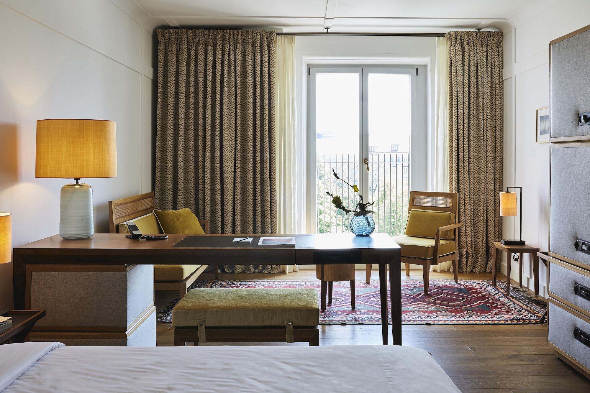 Louis Hotel